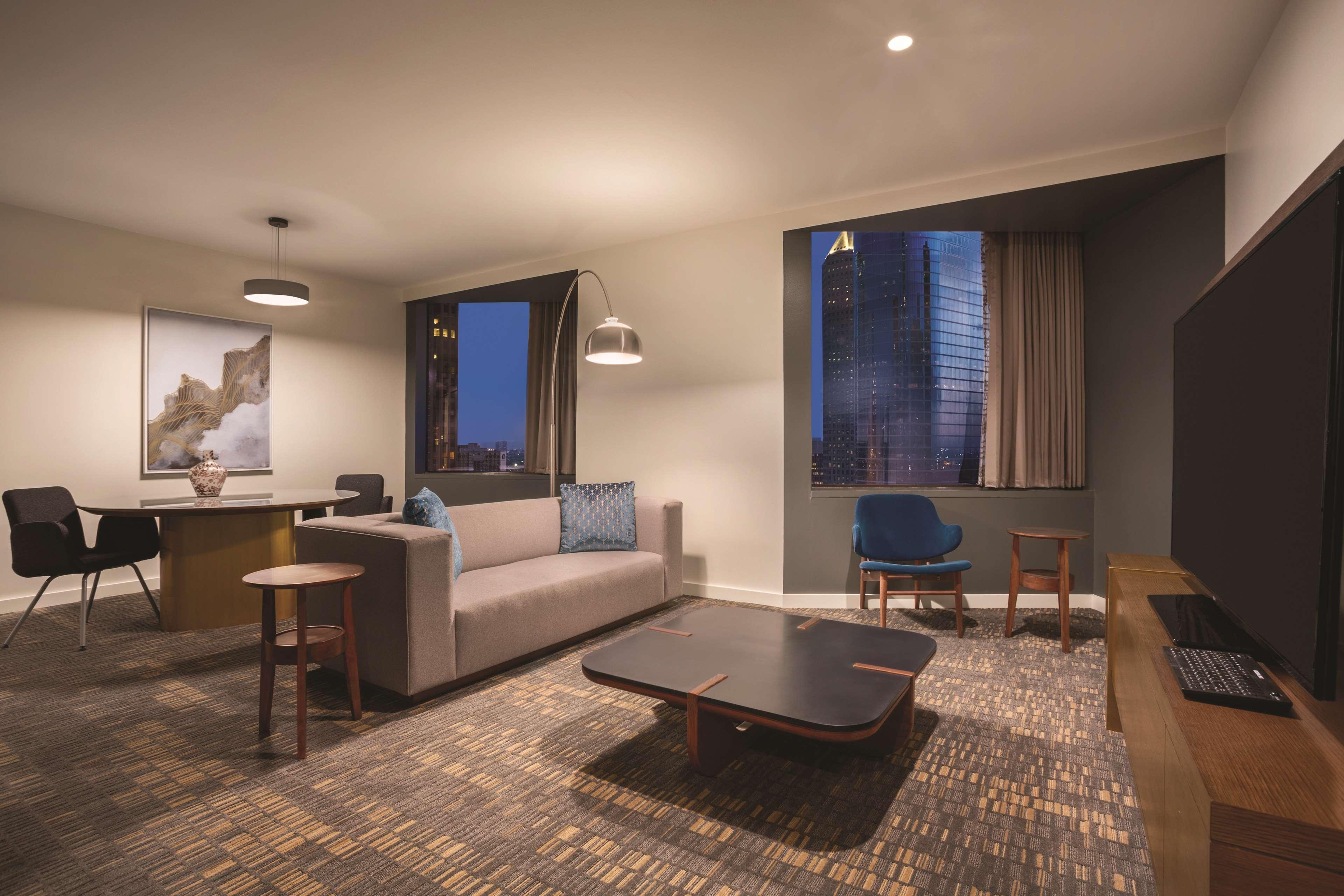 Отель Hyatt Regency Houston Downtown Экстерьер фото