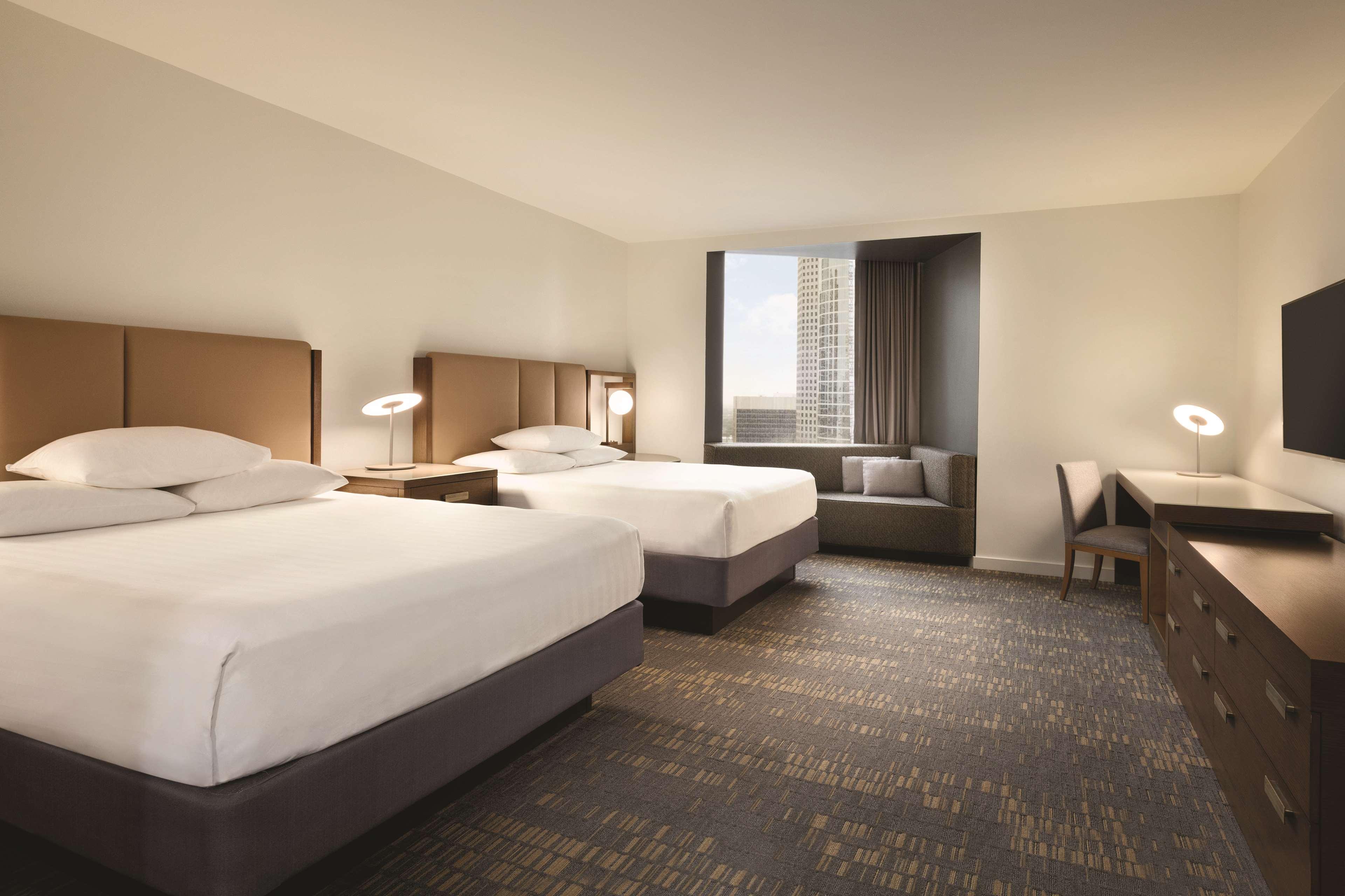 Отель Hyatt Regency Houston Downtown Экстерьер фото