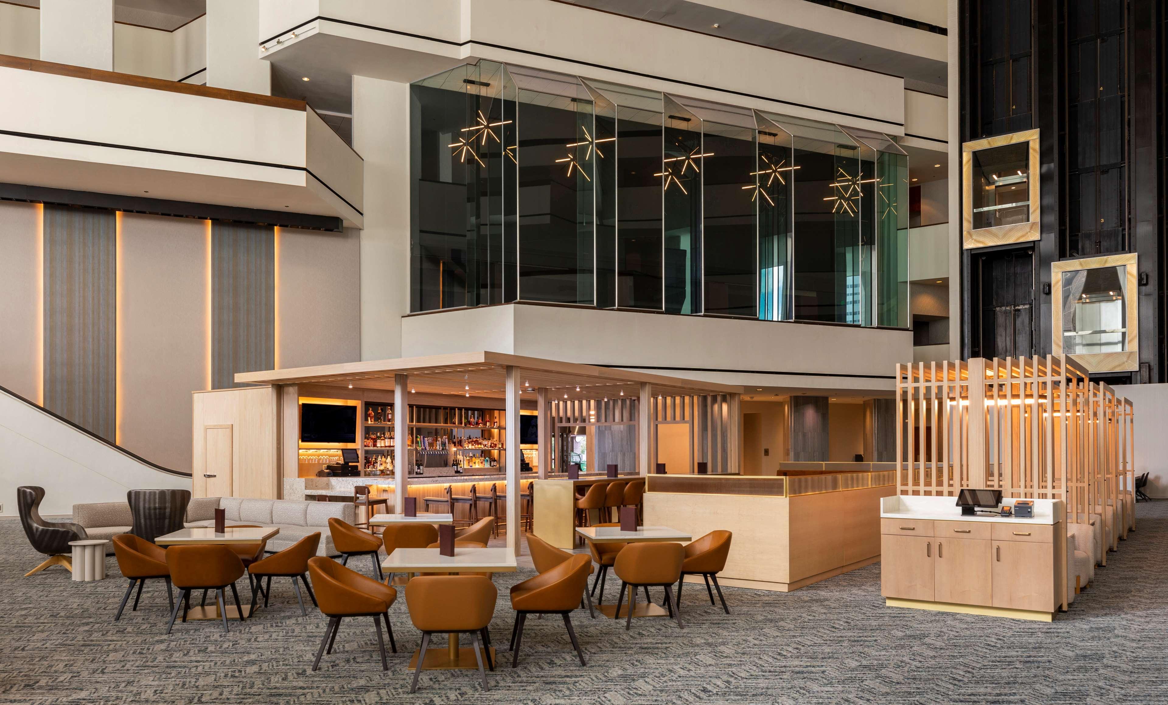 Отель Hyatt Regency Houston Downtown Экстерьер фото