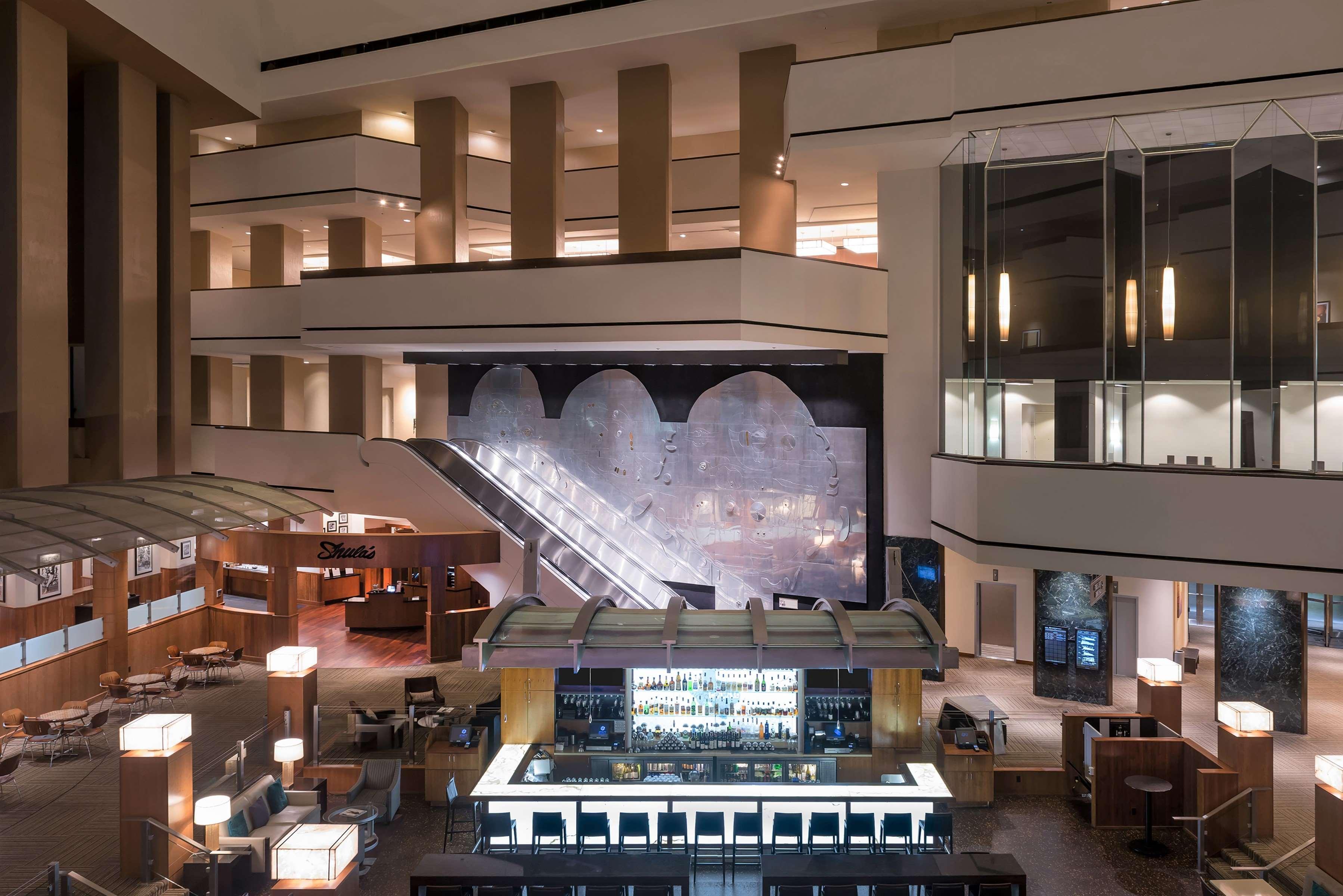 Отель Hyatt Regency Houston Downtown Экстерьер фото