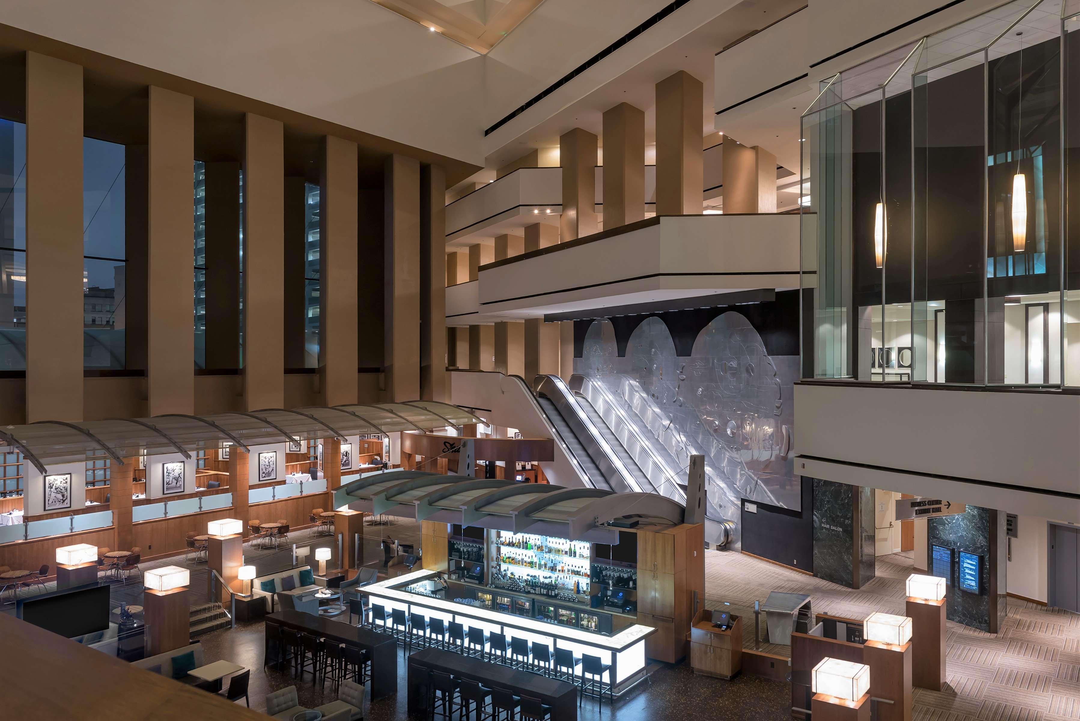 Отель Hyatt Regency Houston Downtown Экстерьер фото
