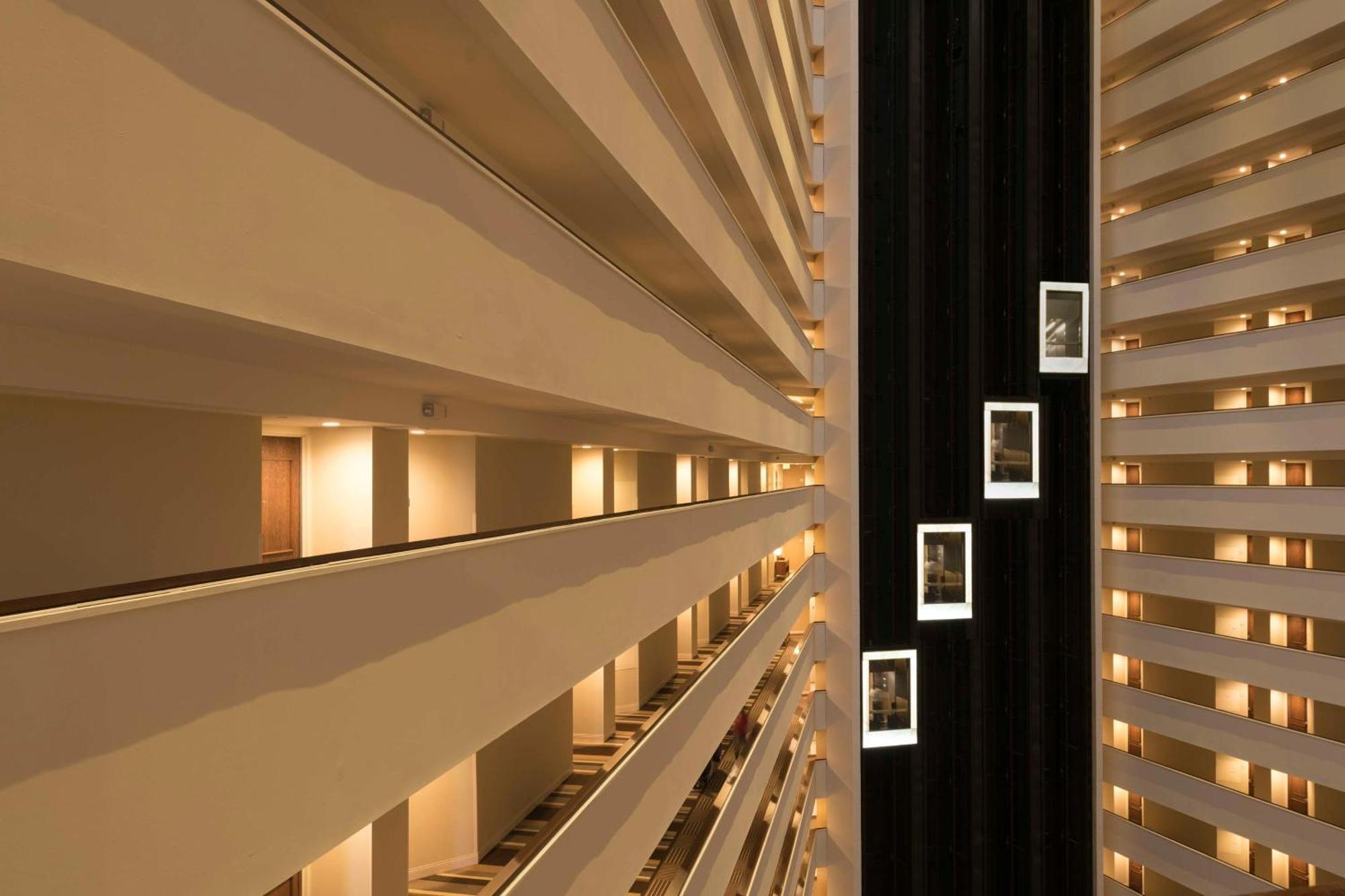 Отель Hyatt Regency Houston Downtown Экстерьер фото