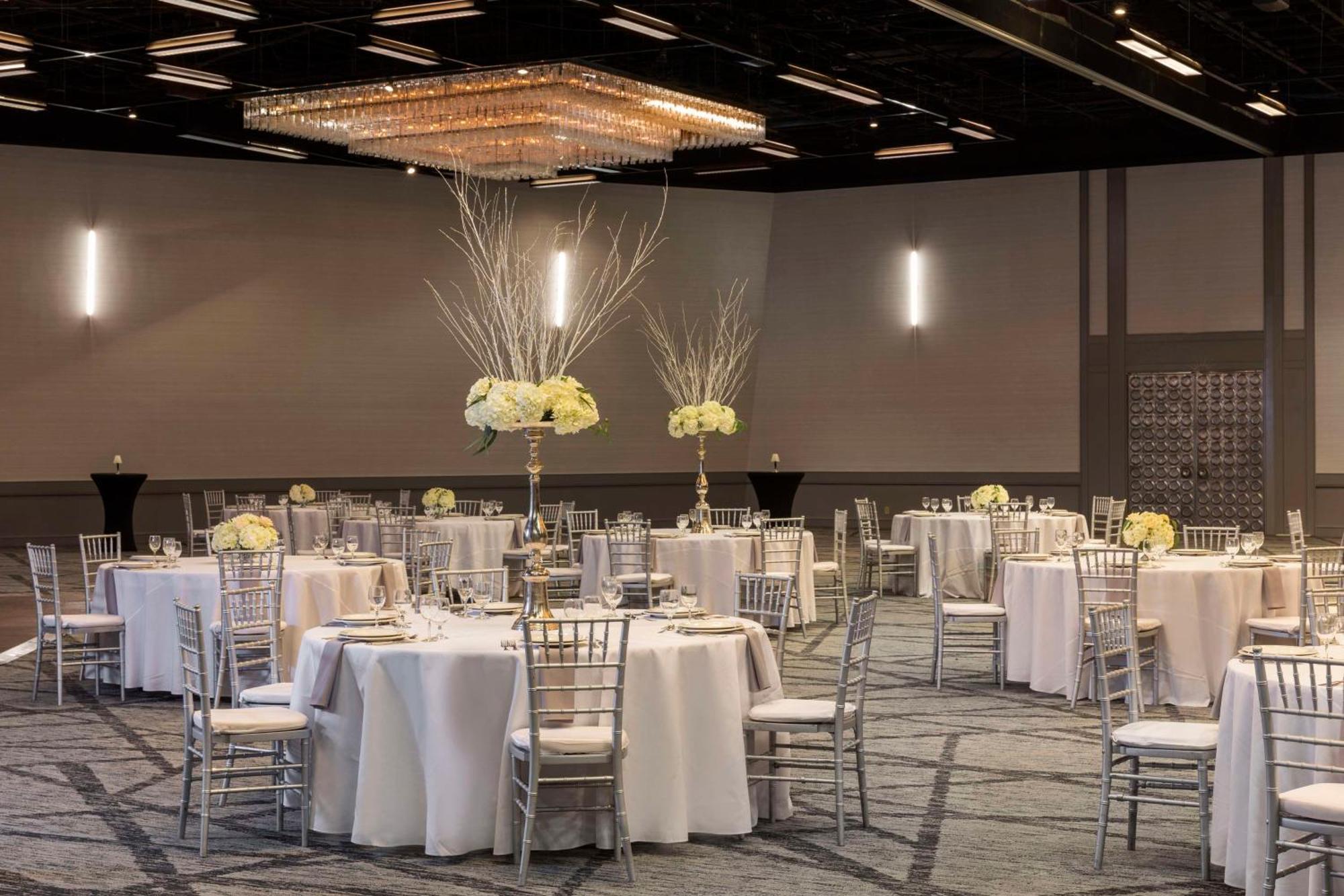 Отель Hyatt Regency Houston Downtown Экстерьер фото