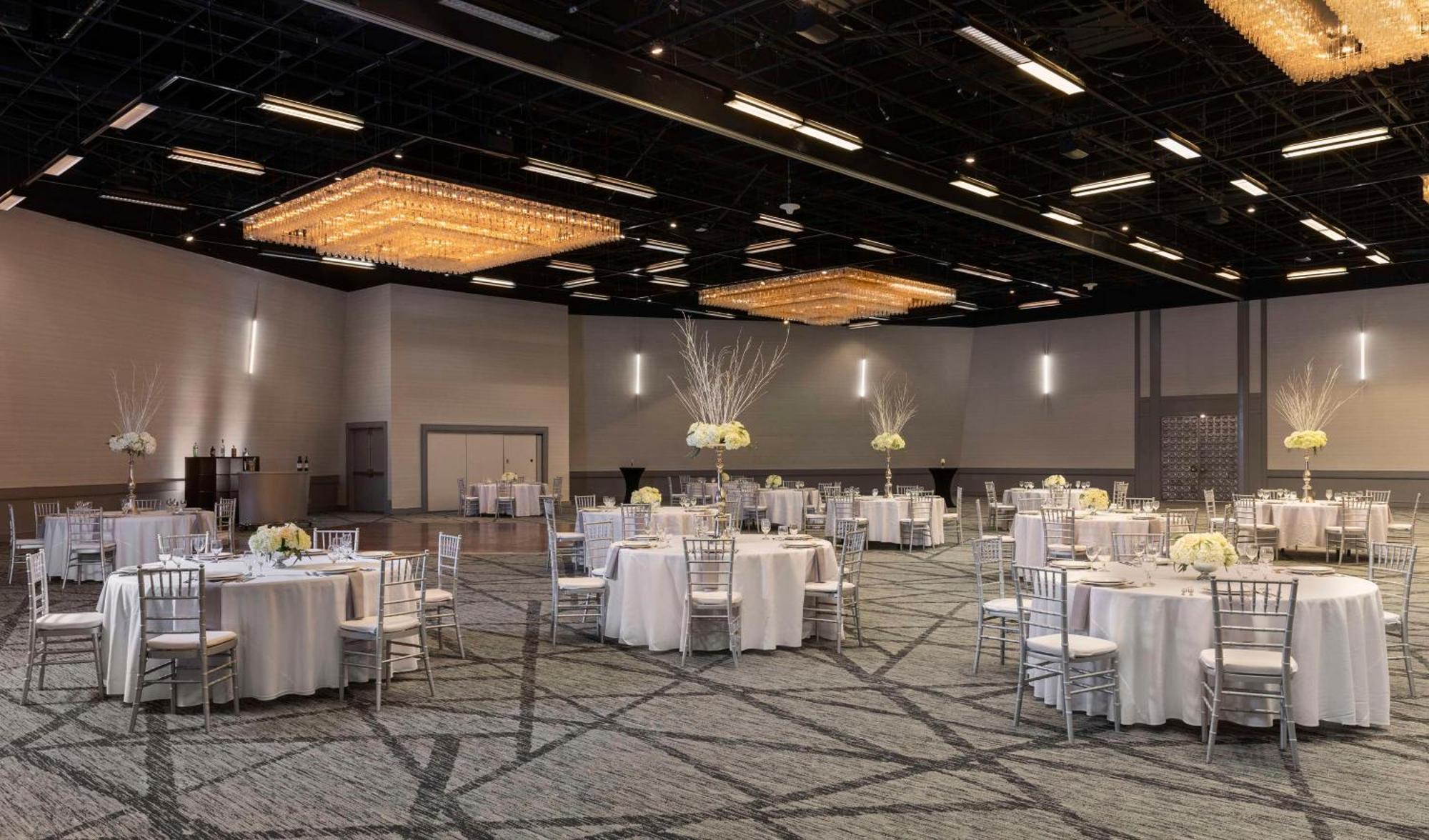 Отель Hyatt Regency Houston Downtown Экстерьер фото