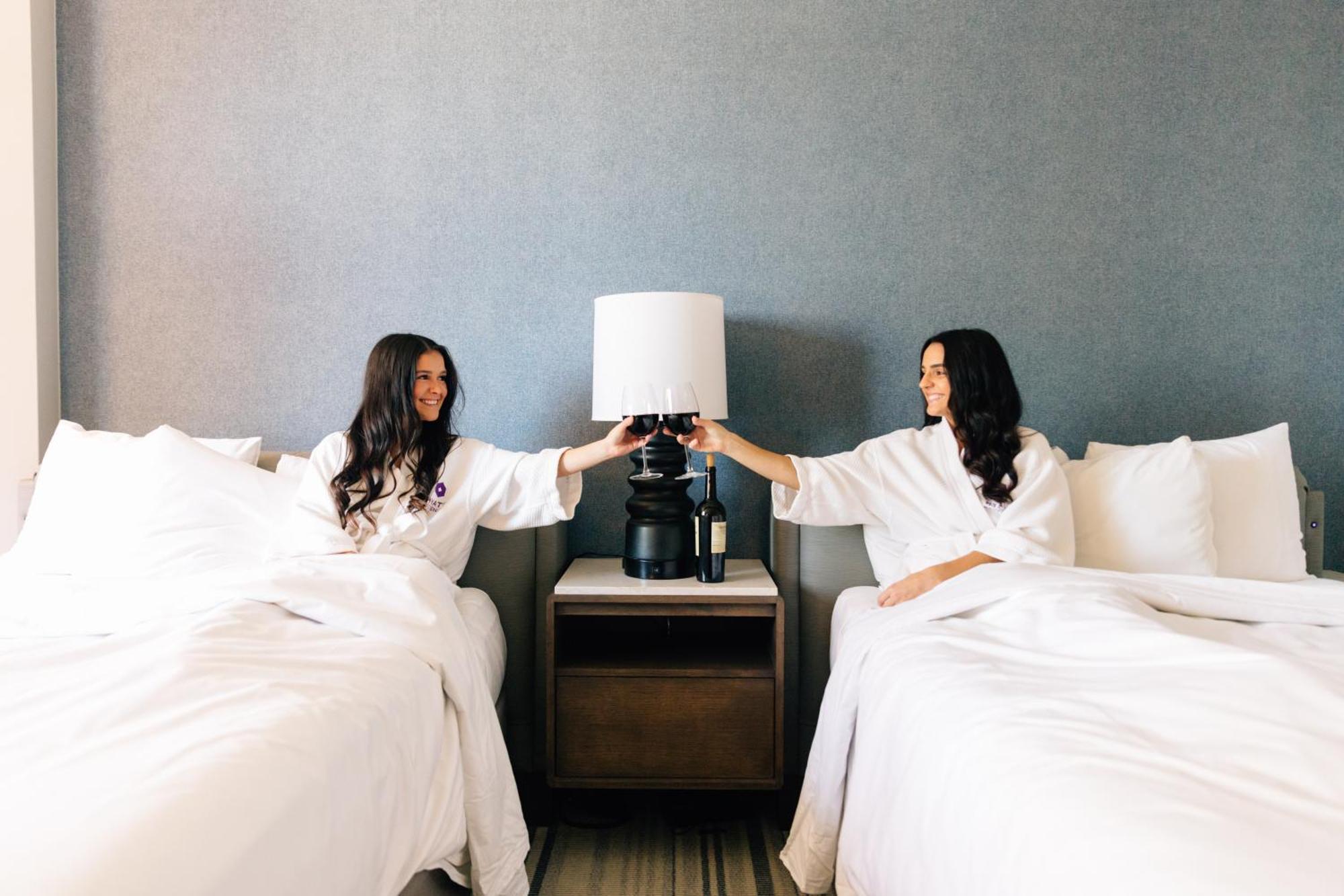 Отель Hyatt Regency Houston Downtown Экстерьер фото